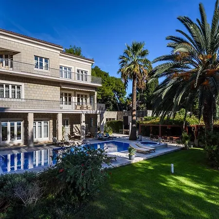 Svrrek Vila *